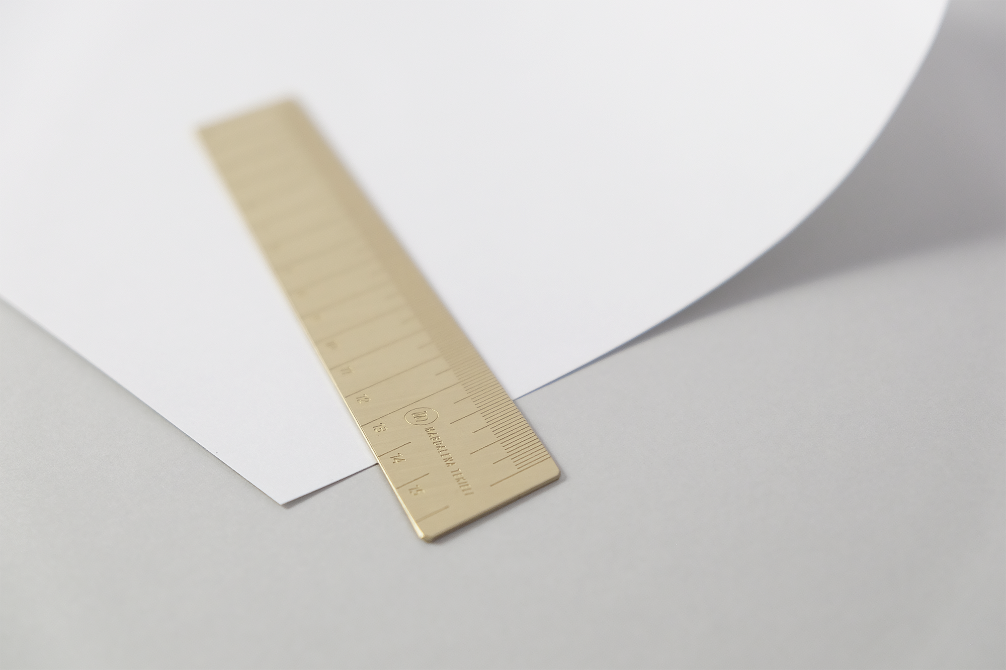 Mosiężna linijka Paper Love, Magdalena Tekieli, design artykuły biurowe, domowe biuro