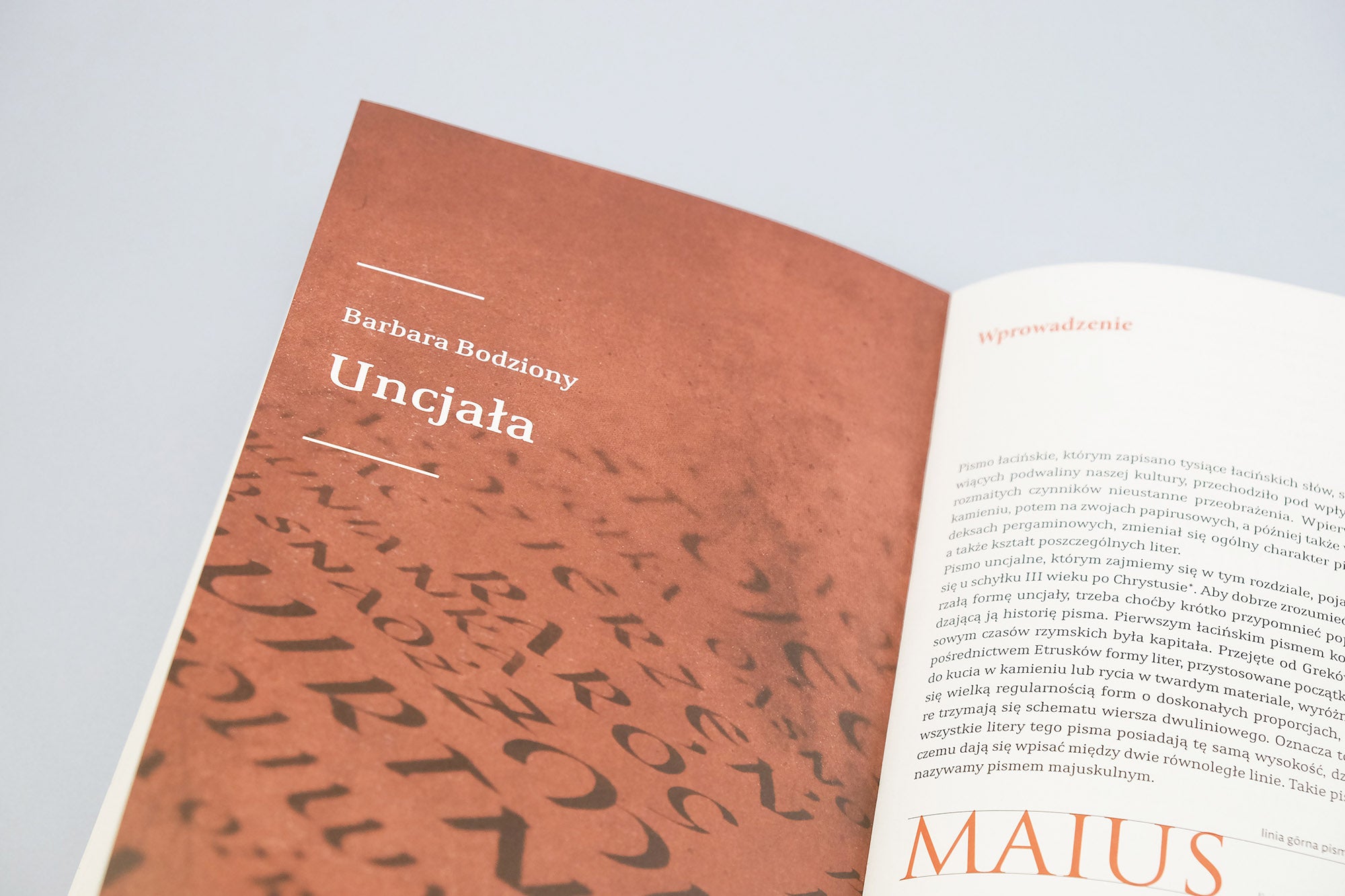Piękna Litera - uncjała i italika, podręcznik do kaligrafii, przybory do kaligrafii, papierniczeni, domowe biuro