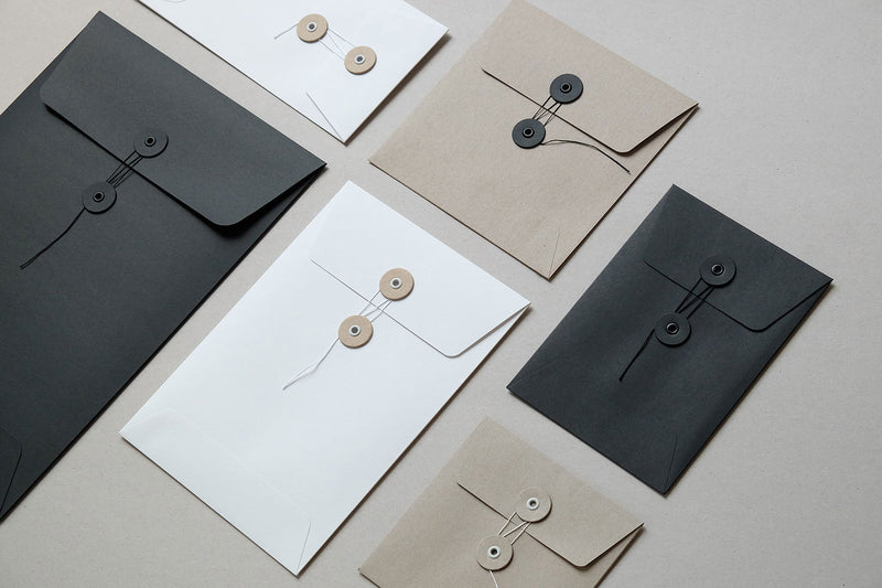 Czarne koperty z guzikami C4, Papierniczeni, design artykuły biurowe, domowe biuro
