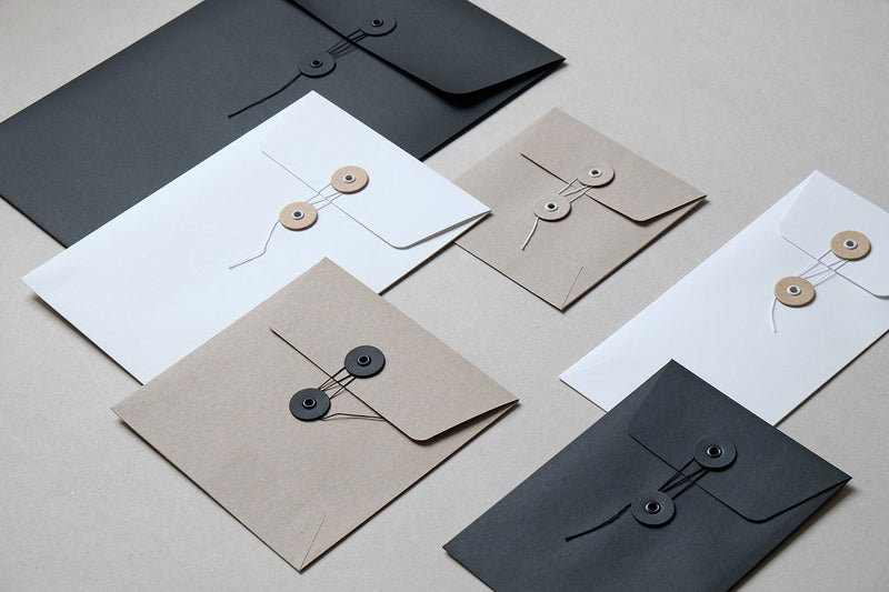Czarne koperty z guzikami C5, Papierniczeni, design artykuły biurowe, domowe biuro