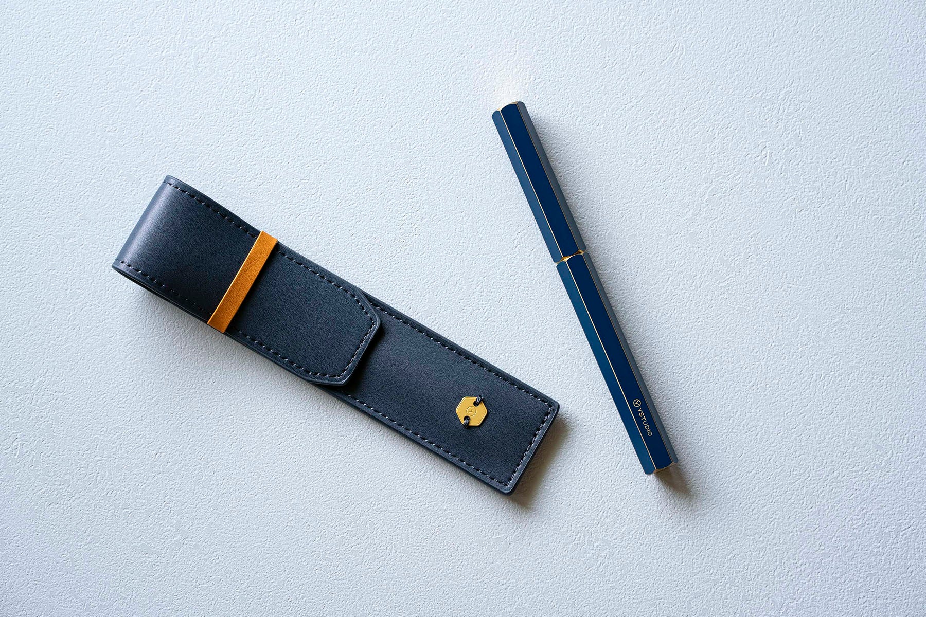 Etui na przybory do pisania Classic Reflect – granatowe, ystudio, papierniczy design, domowe biuro