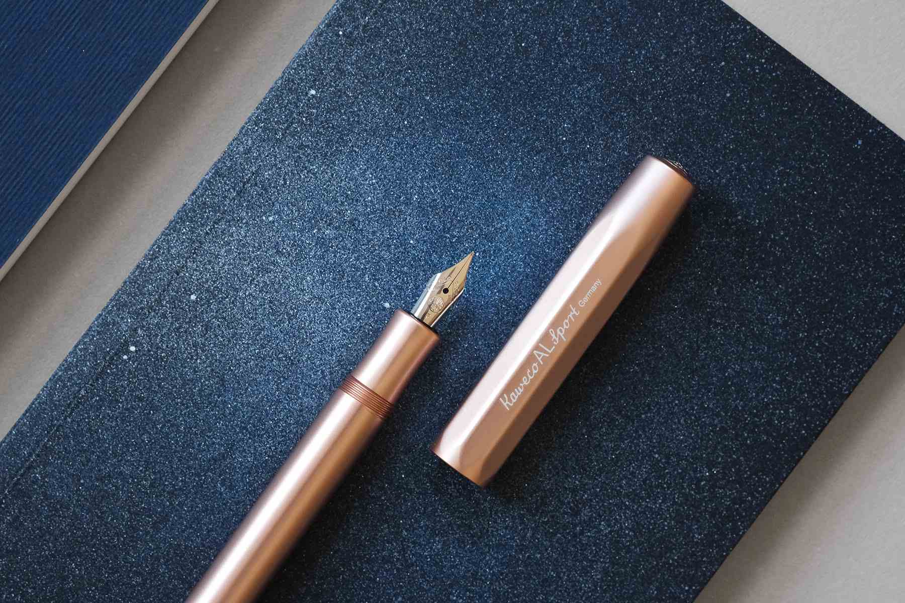 Aluminiowe pióro wieczne AL Sport Rose Gold, Kaweco, design sklep papierniczy, domowe biuro